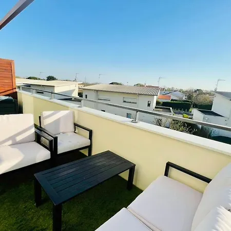 Sumptuous 42 M With All Comfort Terrace And View Apartman