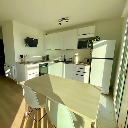 Sumptuous 42 M With All Comfort Terrace And View Apartman